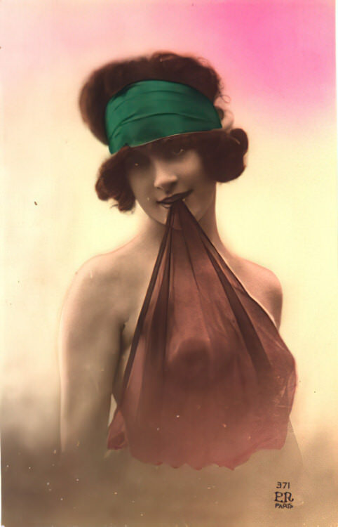 Photo 339 - Color Tint Vintage Nude Men and Women Sepia, Monochrome and Others Photo 339 - Color Tint Vintage Nude Men and Women Sepia, Monochrome and Others