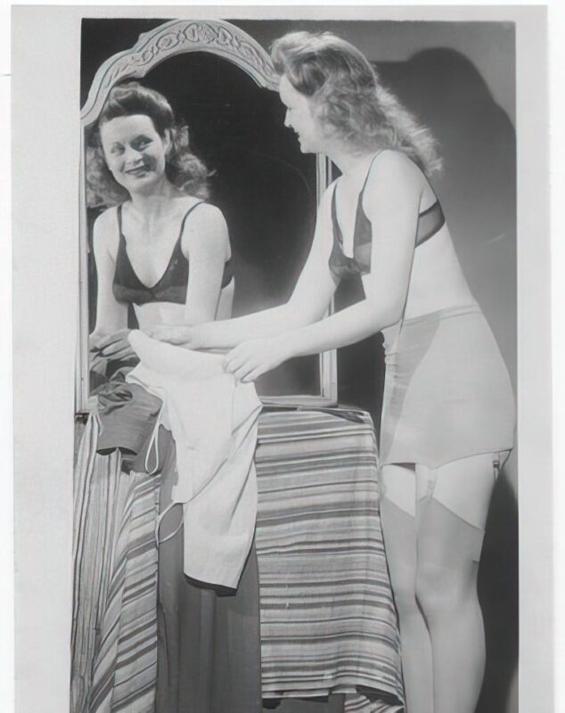 Photo 105 - Vintage Nude Girl Mixed, Upscaled - Volume 4 Photo 105 - Vintage Nude Girl Mixed, Upscaled - Volume 4