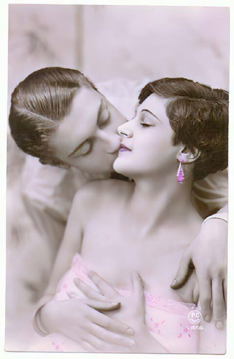 Photo 618 - Color Tint Vintage Nude Men and Women Sepia, Monochrome and Others Photo 618 - Color Tint Vintage Nude Men and Women Sepia, Monochrome and Others