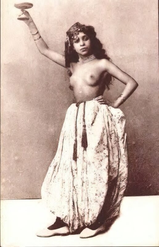 Photo 181 - Ethnic and Indigenous Vintage Nude Men and Women from the YesterYears Photo 181 - Ethnic and Indigenous Vintage Nude Men and Women from the YesterYears