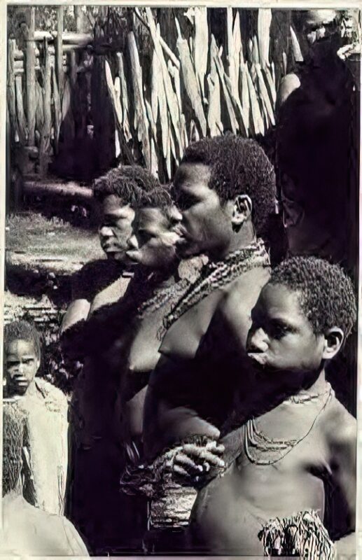 Photo 203 - Ethnic and Indigenous Vintage Nude Men and Women from the YesterYears Photo 203 - Ethnic and Indigenous Vintage Nude Men and Women from the YesterYears