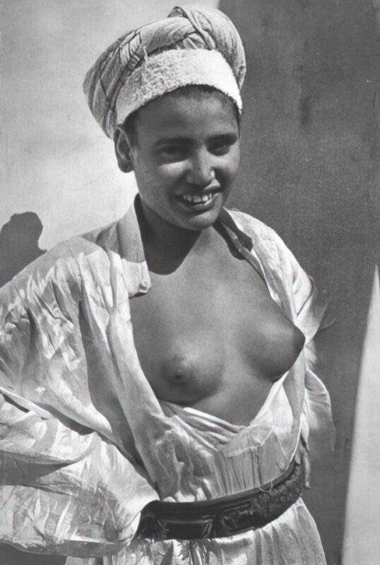 Photo 185 - Ethnic and Indigenous Vintage Nude Men and Women from the YesterYears Photo 185 - Ethnic and Indigenous Vintage Nude Men and Women from the YesterYears