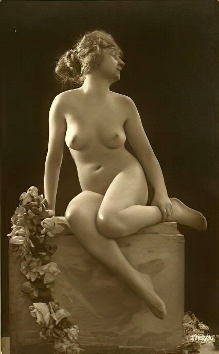 Very high Quality Nude Men and Women in Full Black and White from the Classic Vintage Retro Era Volume 2 of Vintage Erotica and Photo Image Galleries of Classic Women Nude in the 1800s to the 1920s