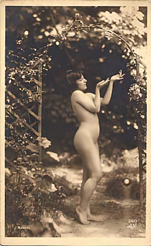 B&W Volume 5 Image of Naked / Nude Woman in the Vintage Era