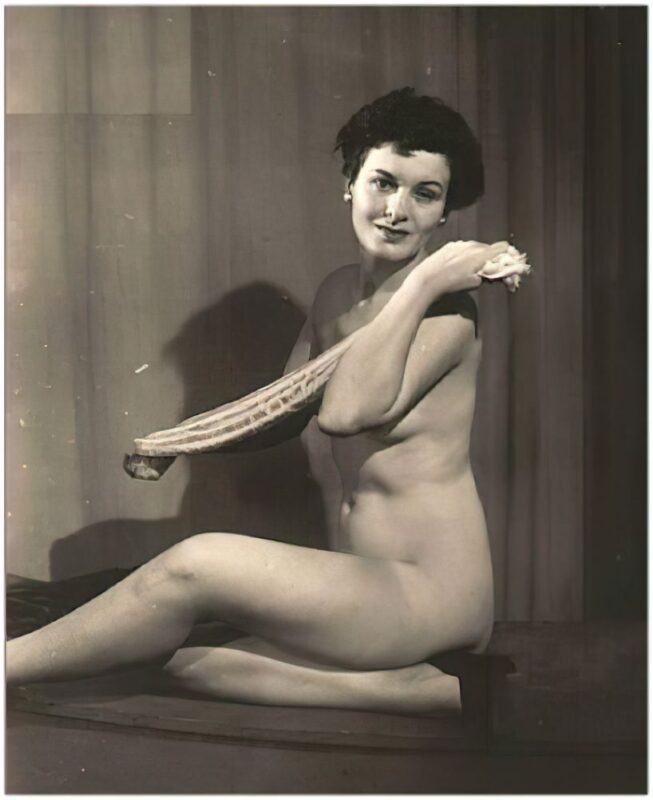 Vintage Erotica and Photo Image Galleries of Classic Women Nude in the 1950's