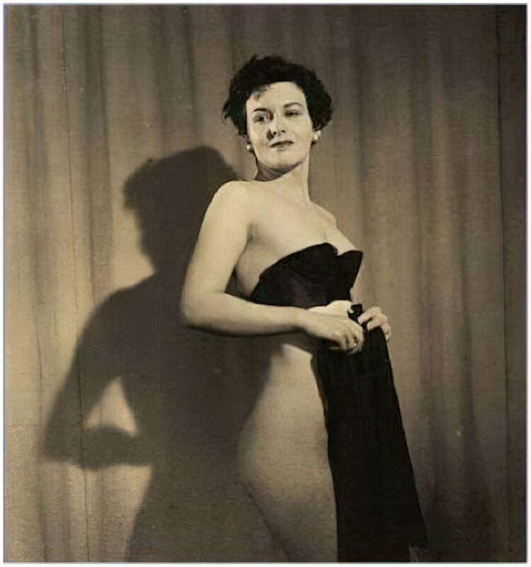 Vintage Erotica and Photo Image Galleries of Classic Women Nude in the 1950's