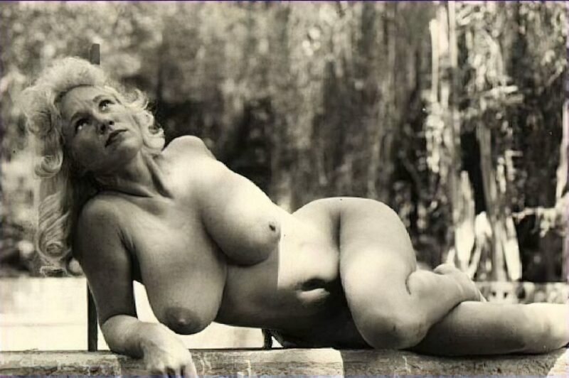Retro Girls naked in the 1960's Vintage Erotica and Photo Image Galleries of Classic Women Nude in the 1960's