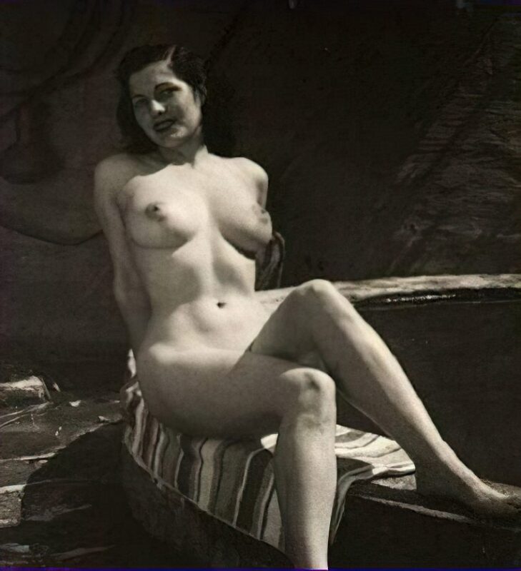 Retro Girls naked in the 1960's Vintage Erotica and Photo Image Galleries of Classic Women Nude in the 1960's