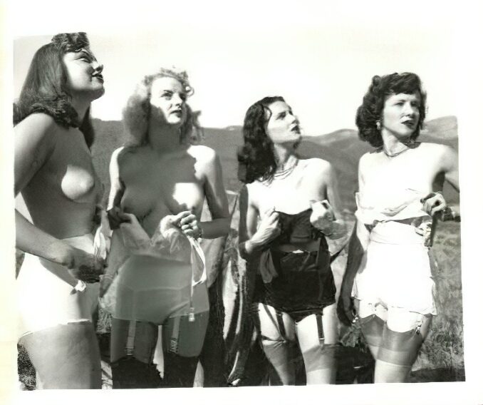Retro Girls naked in the 1960's Vintage Erotica and Photo Image Galleries of Classic Women Nude in the 1960's