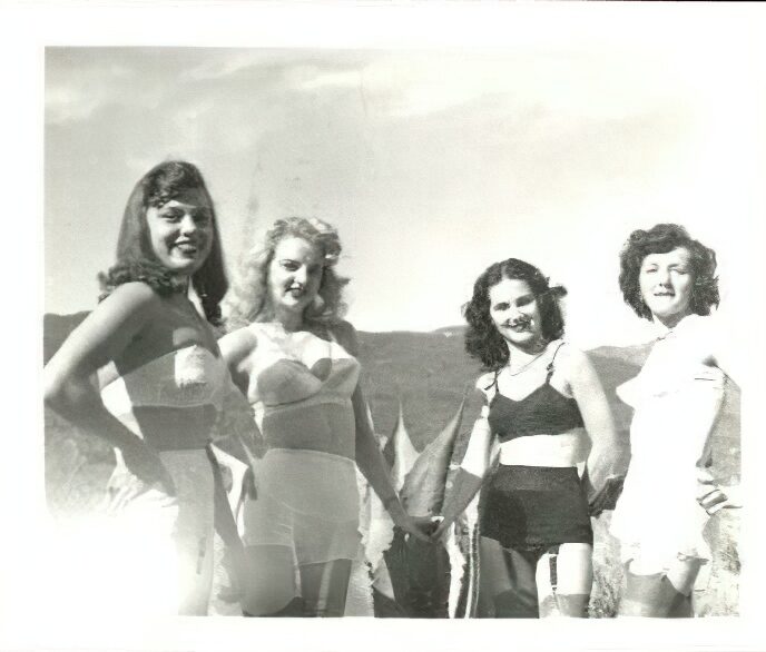 Retro Girls naked in the 1960's Vintage Erotica and Photo Image Galleries of Classic Women Nude in the 1960's