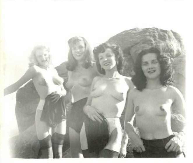 Retro Girls naked in the 1960's Vintage Erotica and Photo Image Galleries of Classic Women Nude in the 1960's