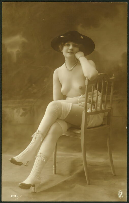 Classic Vintage Retro Nude Men and Women in Full Black and White from 1800s to the 1920's Volume 3 of Vintage Erotica and Photo Image Galleries of Classic Women Nude in the 1800s to the 1920s