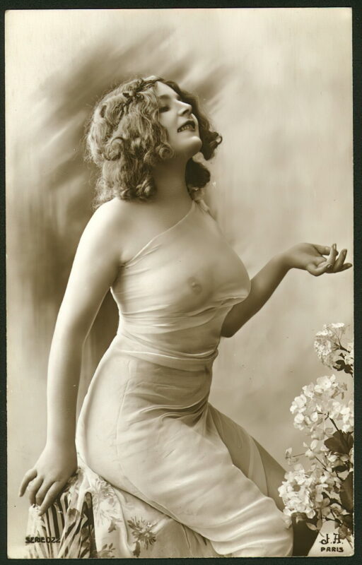 Classic Vintage Retro Nude Men and Women in Full Black and White from 1800s to the 1920's Volume 3 of Vintage Erotica and Photo Image Galleries of Classic Women Nude in the 1800s to the 1920s