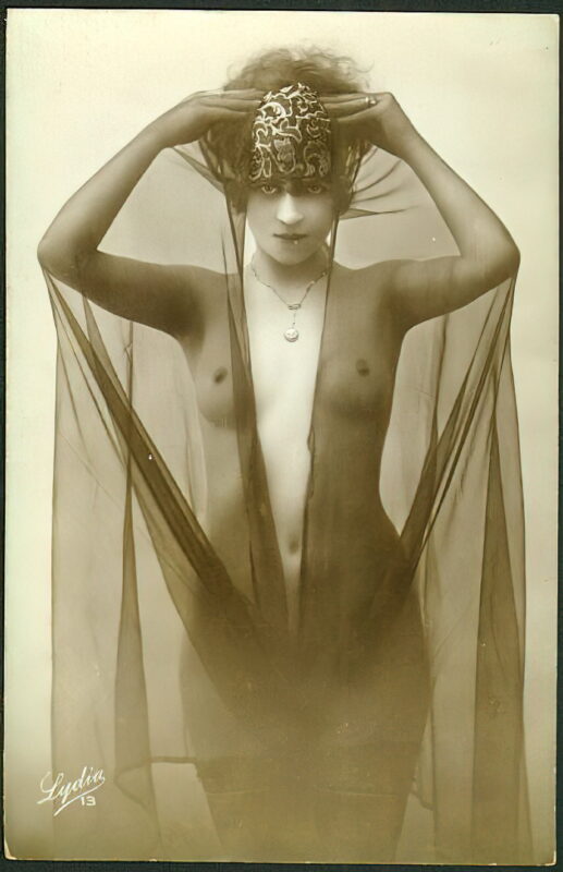 Classic Vintage Retro Nude Men and Women in Full Black and White from 1800s to the 1920's Volume 3 of Vintage Erotica and Photo Image Galleries of Classic Women Nude in the 1800s to the 1920s