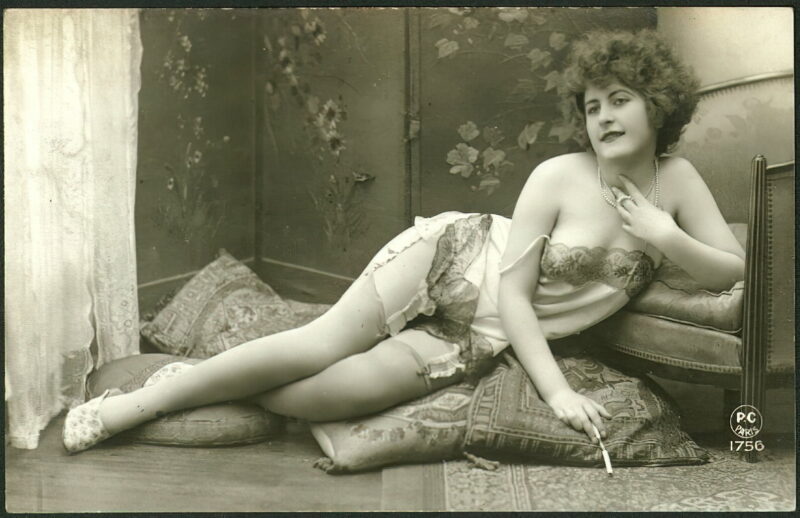 Classic Vintage Retro Nude Men and Women in Full Black and White from 1800s to the 1920's Volume 3 of Vintage Erotica and Photo Image Galleries of Classic Women Nude in the 1800s to the 1920s