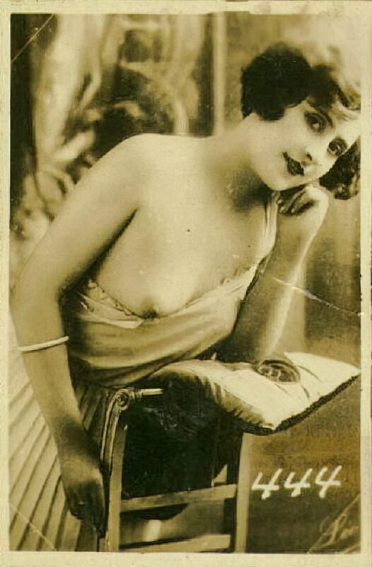 Classic Vintage Retro Nude Men and Women in Full Black and White from 1800s to the 1920's Volume 3 of Vintage Erotica and Photo Image Galleries of Classic Women Nude in the 1800s to the 1920s