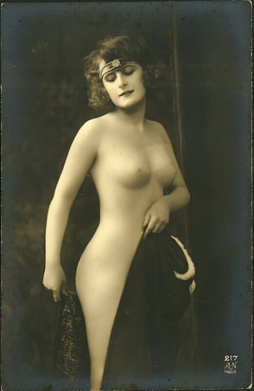 Classic Vintage Retro Nude Men and Women in Full Black and White from 1800s to the 1920's Volume 3 of Vintage Erotica and Photo Image Galleries of Classic Women Nude in the 1800s to the 1920s