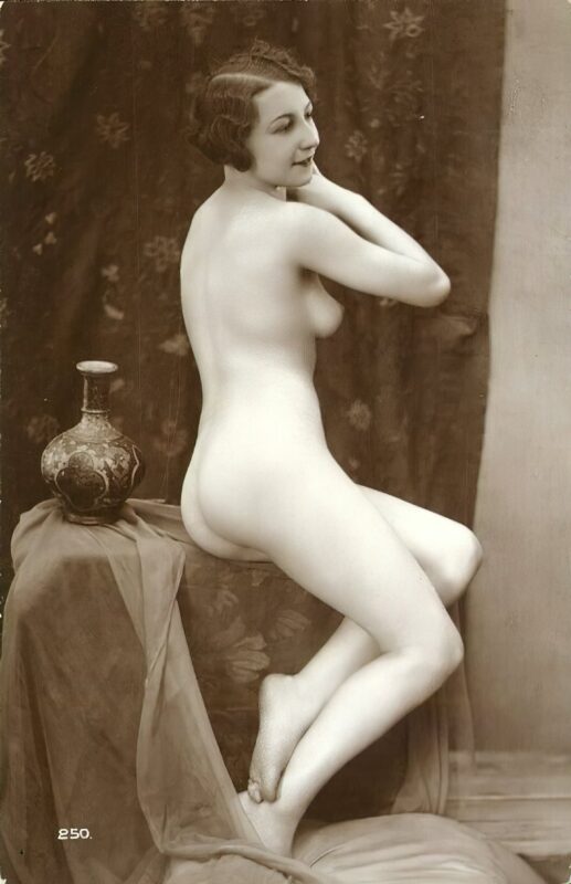 Classic Vintage Retro Nude Men and Women in Full Black and White from 1800s to the 1920's Volume 3 of Vintage Erotica and Photo Image Galleries of Classic Women Nude in the 1800s to the 1920s
