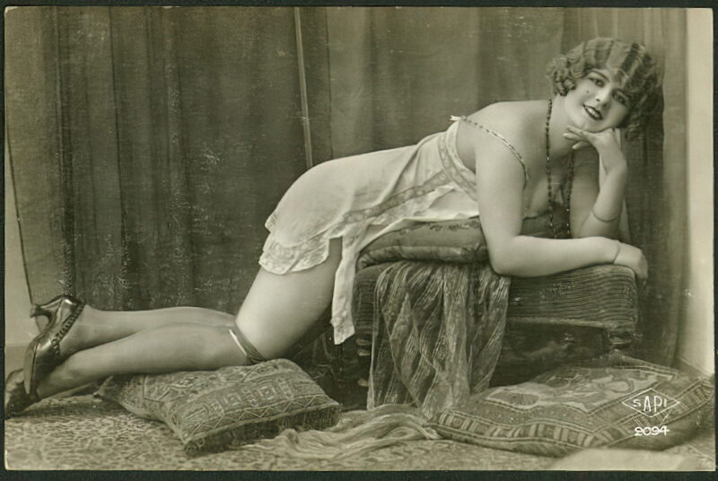 Classic Vintage Retro Nude Men and Women in Full Black and White from 1800s to the 1920's Volume 3 of Vintage Erotica and Photo Image Galleries of Classic Women Nude in the 1800s to the 1920s