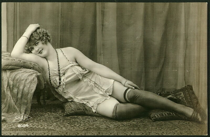 Classic Vintage Retro Nude Men and Women in Full Black and White from 1800s to the 1920's Volume 3 of Vintage Erotica and Photo Image Galleries of Classic Women Nude in the 1800s to the 1920s