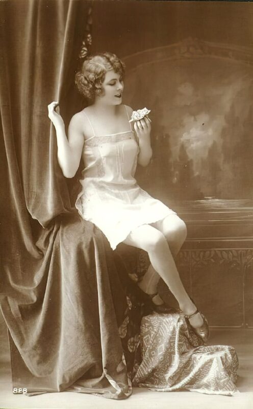 Classic Vintage Retro Nude Men and Women in Full Black and White from 1800s to the 1920's Volume 3 of Vintage Erotica and Photo Image Galleries of Classic Women Nude in the 1800s to the 1920s