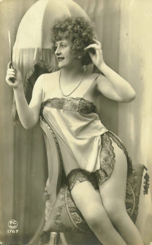 Classic Vintage Retro Nude Men and Women in Full Black and White from 1800s to the 1920's Volume 3 of Vintage Erotica and Photo Image Galleries of Classic Women Nude in the 1800s to the 1920s
