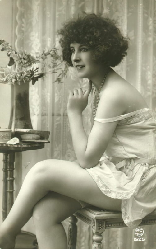 Classic Vintage Retro Nude Men and Women in Full Black and White from 1800s to the 1920's Volume 3 of Vintage Erotica and Photo Image Galleries of Classic Women Nude in the 1800s to the 1920s