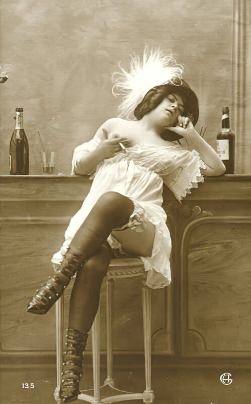 Classic Vintage Retro Nude Men and Women in Full Black and White from 1800s to the 1920's Volume 3 of Vintage Erotica and Photo Image Galleries of Classic Women Nude in the 1800s to the 1920s