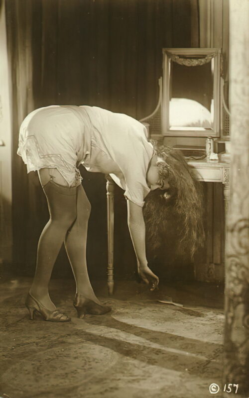 Classic Vintage Retro Nude Men and Women in Full Black and White from 1800s to the 1920's Volume 3 of Vintage Erotica and Photo Image Galleries of Classic Women Nude in the 1800s to the 1920s