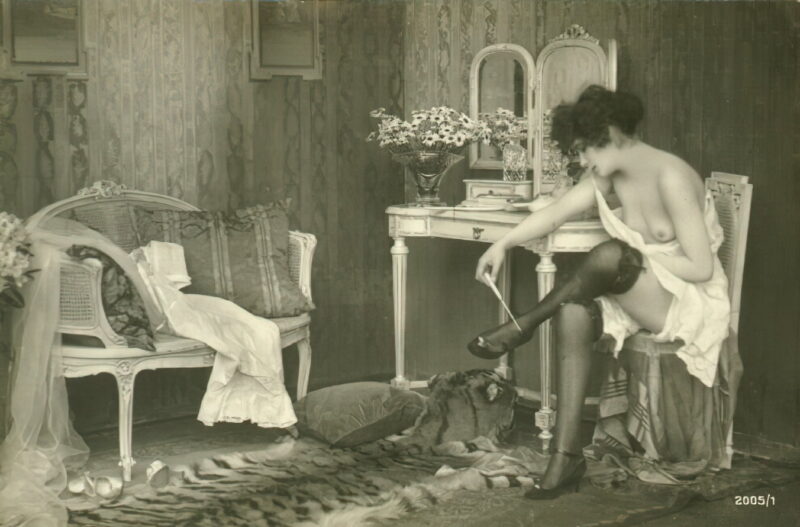 Classic Vintage Retro Nude Men and Women in Full Black and White from 1800s to the 1920's Volume 3 of Vintage Erotica and Photo Image Galleries of Classic Women Nude in the 1800s to the 1920s