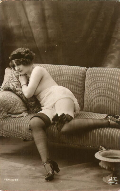 Very high Quality Nude Men and Women in Full Black and White from the Classic Vintage Retro Era Volume 2 of Vintage Erotica and Photo Image Galleries of Classic Women Nude in the 1800s to the 1920s