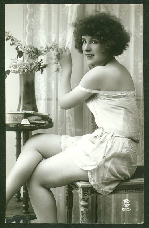 Classic Vintage Retro Nude Men and Women in Full Black and White from 1800s to the 1920's Volume 3 of Vintage Erotica and Photo Image Galleries of Classic Women Nude in the 1800s to the 1920s