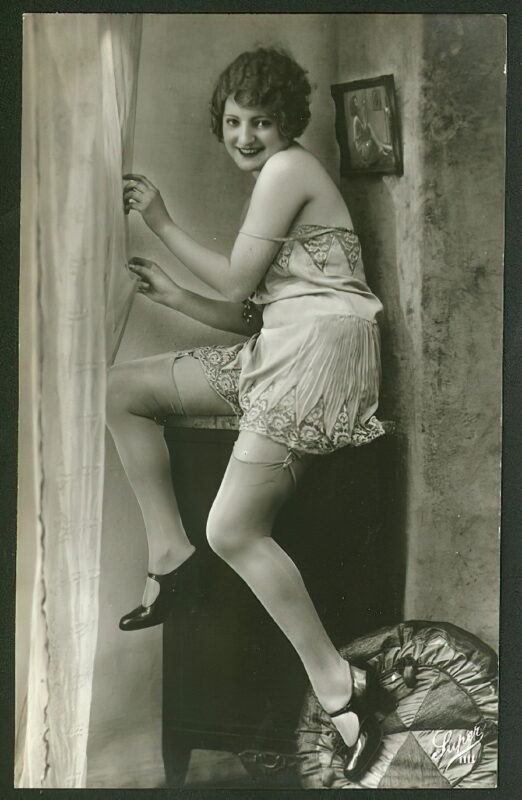 Classic Vintage Retro Nude Men and Women in Full Black and White from 1800s to the 1920's Volume 3 of Vintage Erotica and Photo Image Galleries of Classic Women Nude in the 1800s to the 1920s