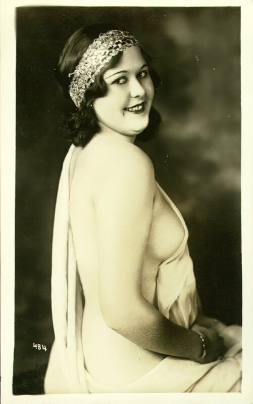 Very high Quality Nude Men and Women in Full Black and White from the Classic Vintage Retro Era Volume 2 of Vintage Erotica and Photo Image Galleries of Classic Women Nude in the 1800s to the 1920s