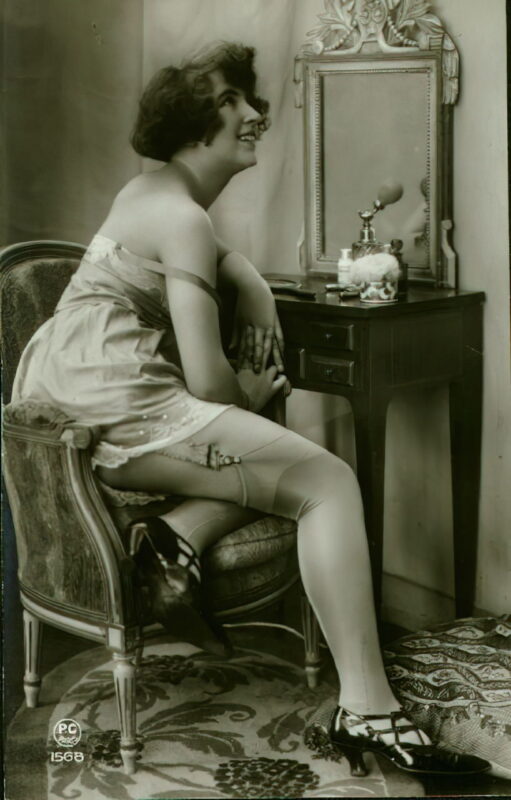 Very high Quality Nude Men and Women in Full Black and White from the Classic Vintage Retro Era Volume 2 of Vintage Erotica and Photo Image Galleries of Classic Women Nude in the 1800s to the 1920s