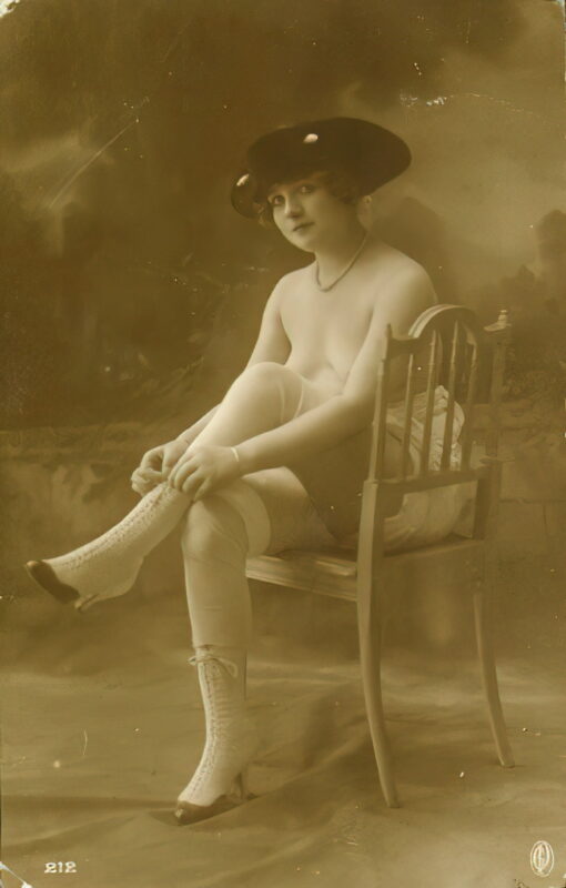 Very high Quality Nude Men and Women in Full Black and White from the Classic Vintage Retro Era Volume 2 of Vintage Erotica and Photo Image Galleries of Classic Women Nude in the 1800s to the 1920s