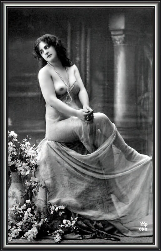 Very high Quality Nude Men and Women in Full Black and White from the Classic Vintage Retro Era Volume 2 of Vintage Erotica and Photo Image Galleries of Classic Women Nude in the 1800s to the 1920s