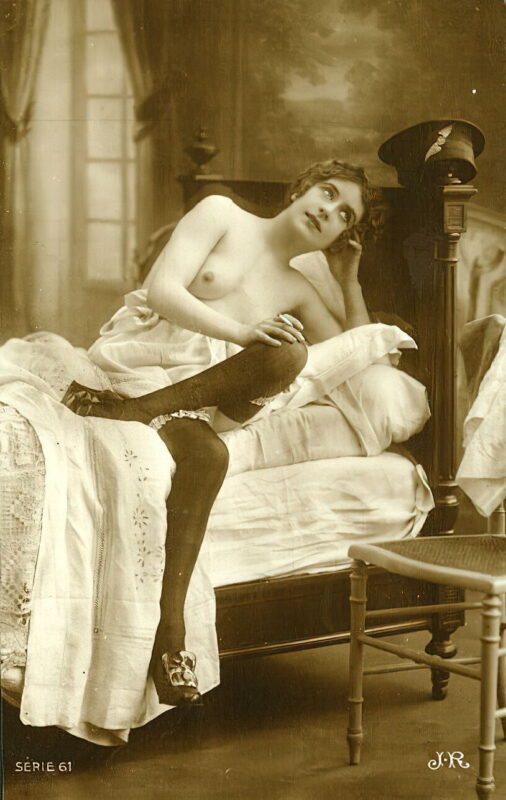 Very high Quality Nude Men and Women in Full Black and White from the Classic Vintage Retro Era Volume 2 of Vintage Erotica and Photo Image Galleries of Classic Women Nude in the 1800s to the 1920s