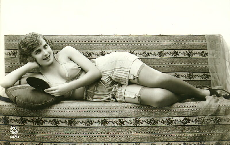 Very high Quality Nude Men and Women in Full Black and White from the Classic Vintage Retro Era Volume 2 of Vintage Erotica and Photo Image Galleries of Classic Women Nude in the 1800s to the 1920s