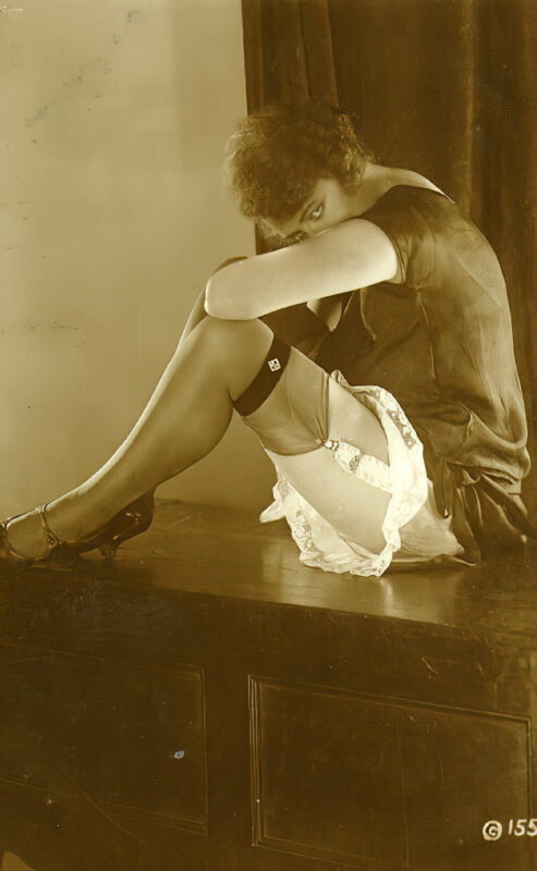 Very high Quality Nude Men and Women in Full Black and White from the Classic Vintage Retro Era Volume 2 of Vintage Erotica and Photo Image Galleries of Classic Women Nude in the 1800s to the 1920s