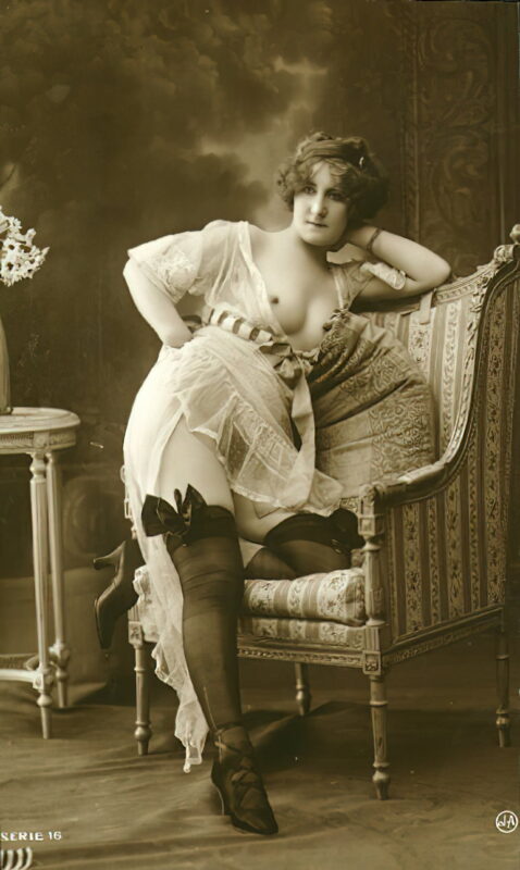 Very high Quality Nude Men and Women in Full Black and White from the Classic Vintage Retro Era Volume 2 of Vintage Erotica and Photo Image Galleries of Classic Women Nude in the 1800s to the 1920s