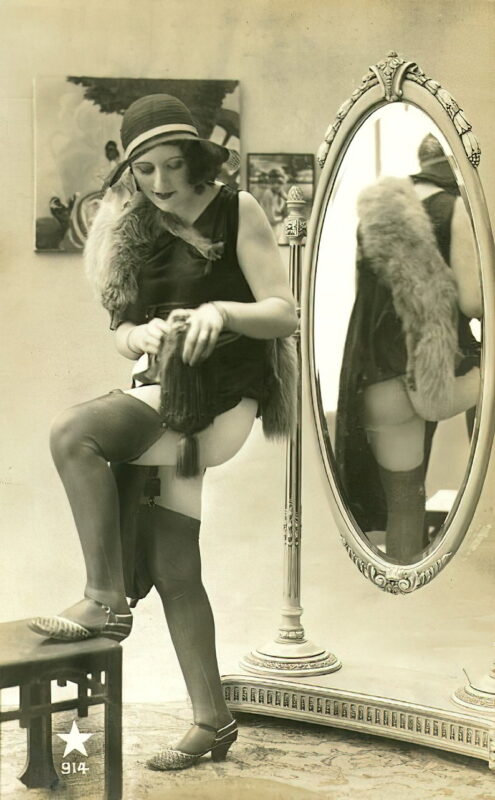 Very high Quality Nude Men and Women in Full Black and White from the Classic Vintage Retro Era Volume 2 of Vintage Erotica and Photo Image Galleries of Classic Women Nude in the 1800s to the 1920s