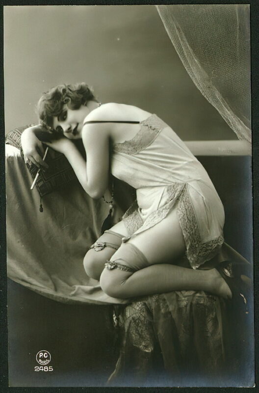 Very high Quality Nude Men and Women in Full Black and White from the Classic Vintage Retro Era Volume 2 of Vintage Erotica and Photo Image Galleries of Classic Women Nude in the 1800s to the 1920s