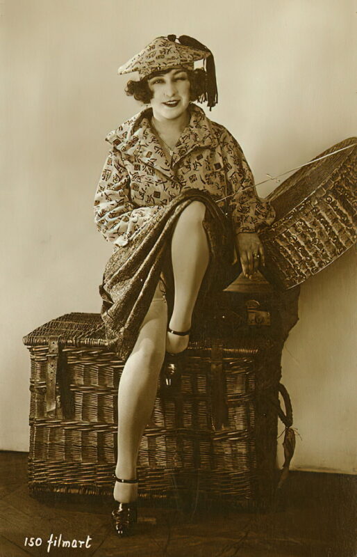 Very high Quality Nude Men and Women in Full Black and White from the Classic Vintage Retro Era Volume 2 of Vintage Erotica and Photo Image Galleries of Classic Women Nude in the 1800s to the 1920s