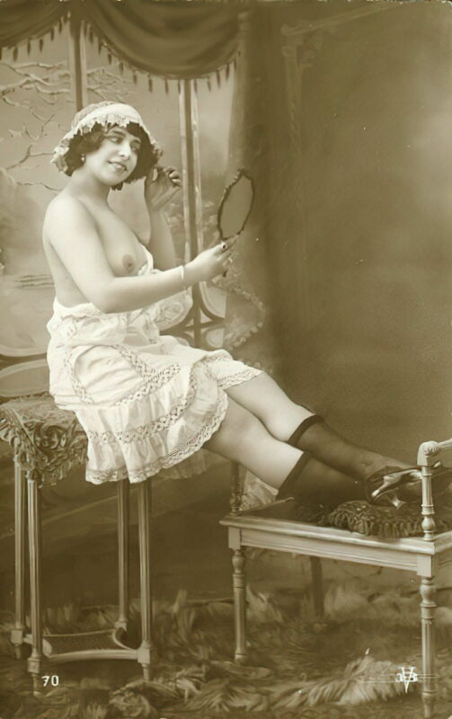 Very high Quality Nude Men and Women in Full Black and White from the Classic Vintage Retro Era Volume 2 of Vintage Erotica and Photo Image Galleries of Classic Women Nude in the 1800s to the 1920s