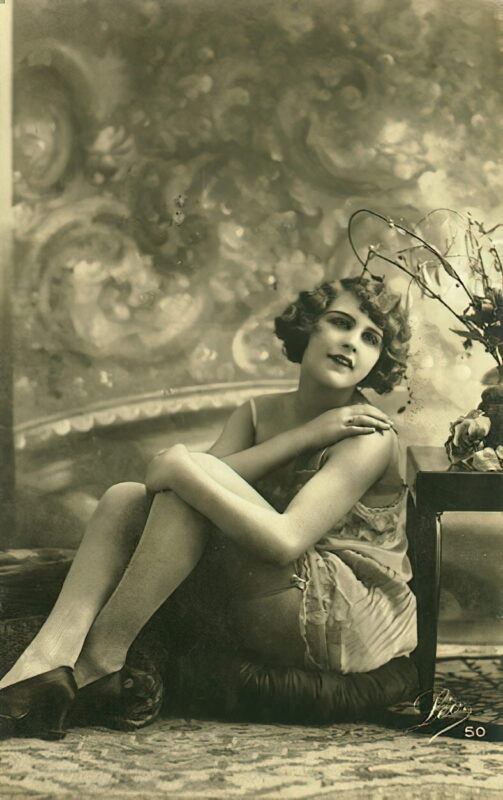 Very high Quality Nude Men and Women in Full Black and White from the Classic Vintage Retro Era Volume 2 of Vintage Erotica and Photo Image Galleries of Classic Women Nude in the 1800s to the 1920s