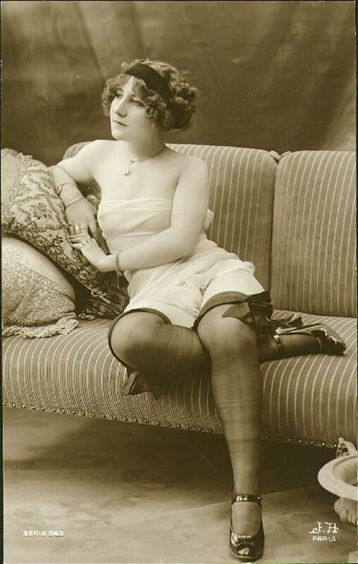 Very high Quality Nude Men and Women in Full Black and White from the Classic Vintage Retro Era Volume 2 of Vintage Erotica and Photo Image Galleries of Classic Women Nude in the 1800s to the 1920s