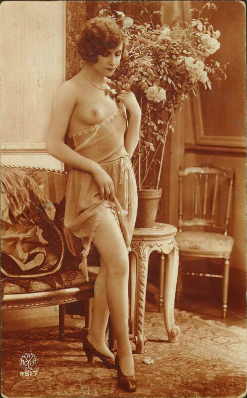 Very high Quality Nude Men and Women in Full Black and White from the Classic Vintage Retro Era Volume 2 of Vintage Erotica and Photo Image Galleries of Classic Women Nude in the 1800s to the 1920s