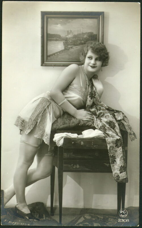 Very high Quality Nude Men and Women in Full Black and White from the Classic Vintage Retro Era Volume 2 of Vintage Erotica and Photo Image Galleries of Classic Women Nude in the 1800s to the 1920s