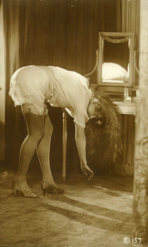 Very high Quality Nude Men and Women in Full Black and White from the Classic Vintage Retro Era Volume 2 of Vintage Erotica and Photo Image Galleries of Classic Women Nude in the 1800s to the 1920s